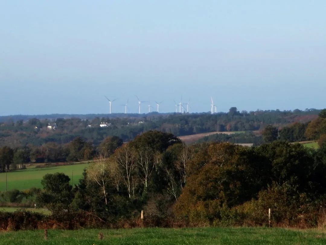 Saint-Just - Les éoliennes sont désormais présentes dans les paysages de Bretagne.